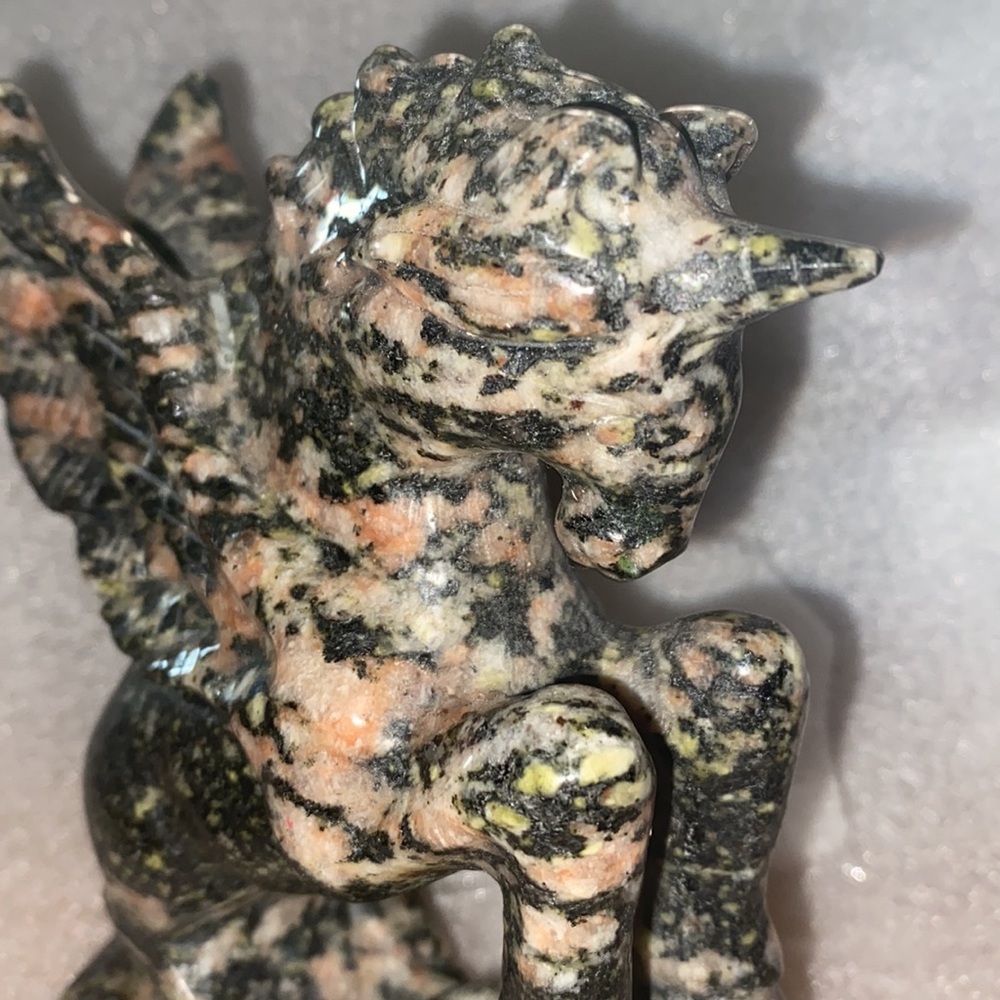 Winged unicorn/Pegasus black sandstone - Picture 5 of 6